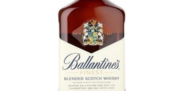 Rượu Ballantines được pha chế với công thức truyền thống