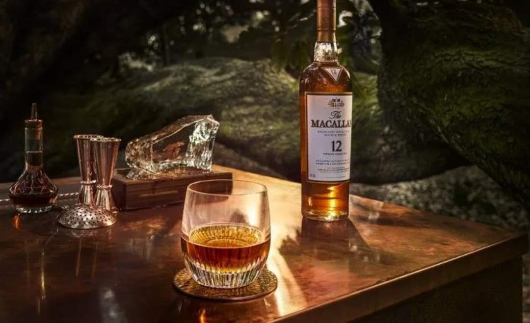 Sự sang trọng toát lên ngay từ vẻ ngoài của chai rượu Macallan