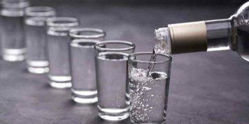 Rượu trắng có nguồn gốc từ nước bạn là Trung Quốc