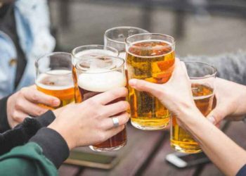 Mô phỏng về việc uống bia có tốt không