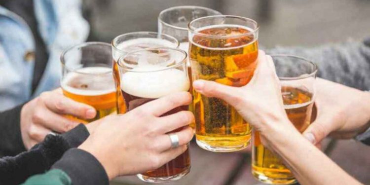 Mô phỏng về việc uống bia có tốt không