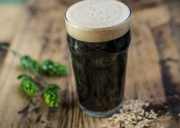 Tác dụng của bia đen đến với sức khỏe của người sử dụng