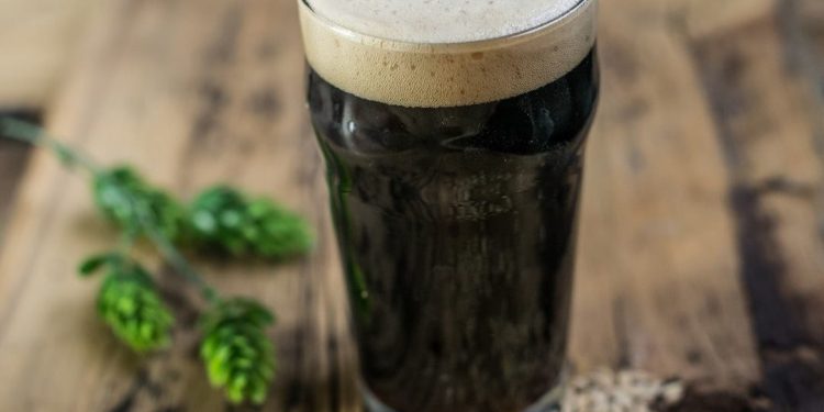 Tác dụng của bia đen đến với sức khỏe của người sử dụng