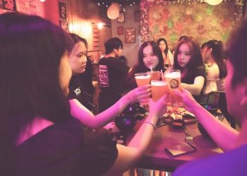 Quán bia hơi Sài Gòn được nhiều bạn trẻ yêu thích