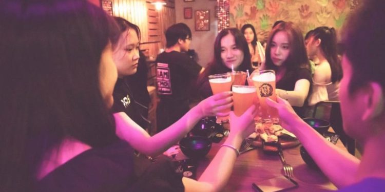 Quán bia hơi Sài Gòn được nhiều bạn trẻ yêu thích