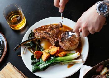 Sườn cừu nướng sự kết hợp hoàn hảo khi uống rượu