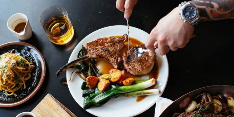 Sườn cừu nướng sự kết hợp hoàn hảo khi uống rượu