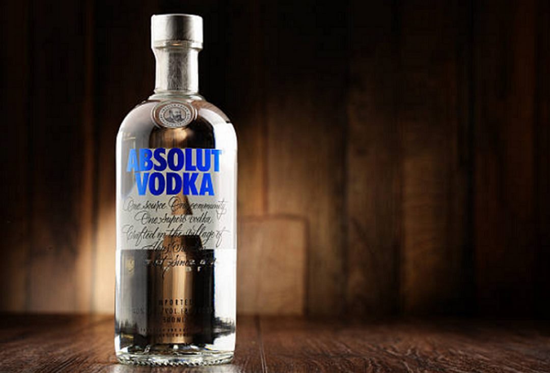 Rượu vodka được đóng vào chai và sẵn sàng để sử dụng