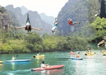 Ngày đầu tiên có thể tham quan Động Phong Nha