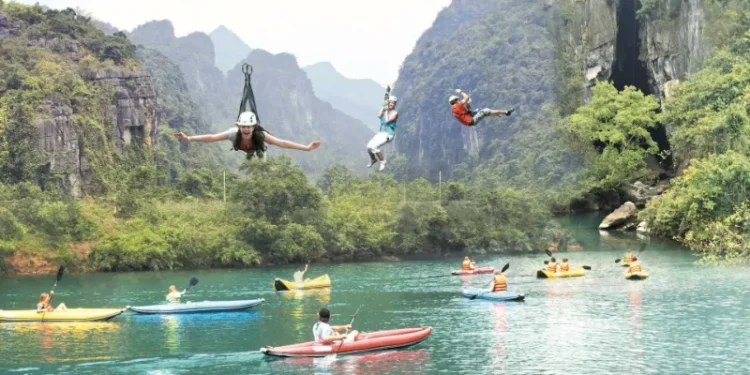 Ngày đầu tiên có thể tham quan Động Phong Nha