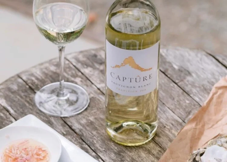 Mua rượu vang trắng chất lượng với mức giá hợp lý tại Ruouak.com